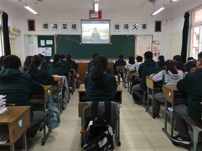 1认真观看.jpg