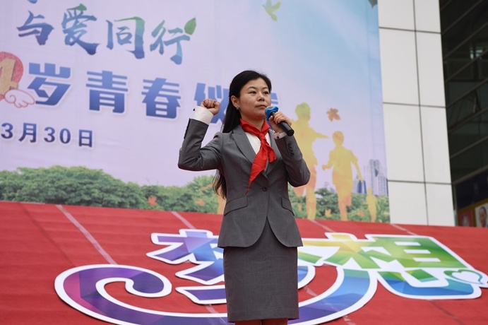 图6团委副书记高博老师带领大家呼号_看图王.JPG