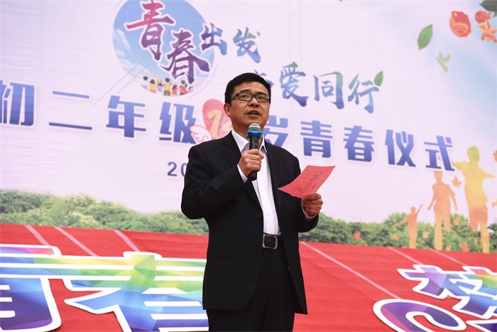 图12李滔书记宣布入团名单.JPG 图12李滔书记宣布入团名单.JPG