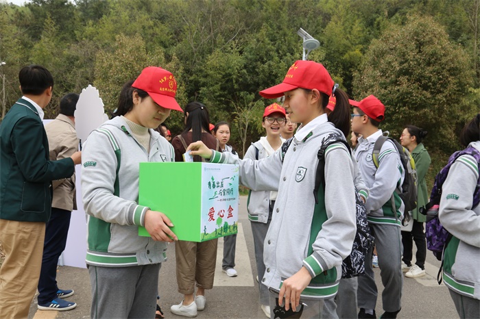 爱心基金——每走一公里献出一块钱的爱心.JPG