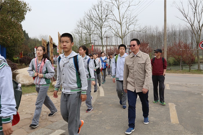 石爱平副校长一路陪伴.JPG