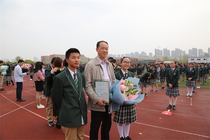幸福的老班们2.JPG