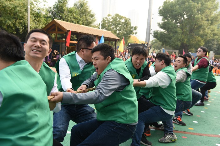 格式工厂家长拔河比赛1.jpg