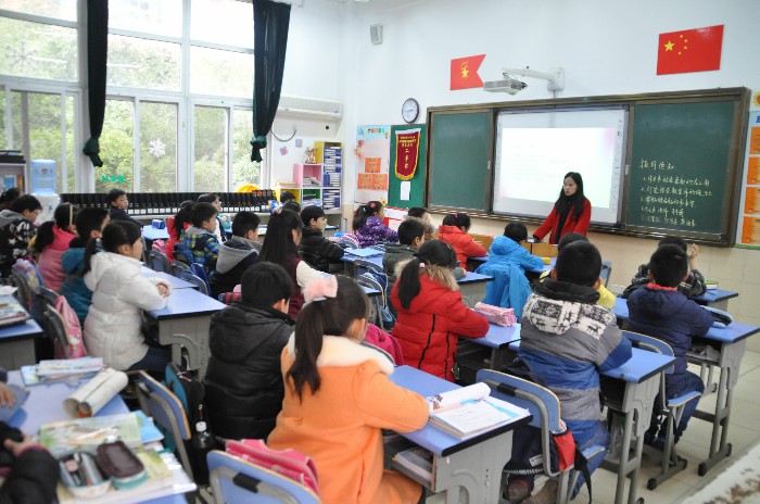 格式工厂在老师的谆谆教诲中背着梦想出发.jpg