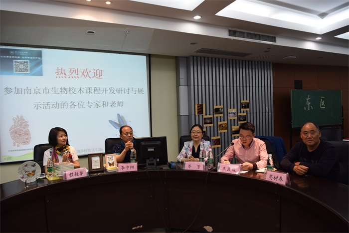 李中阳校长致辞欢迎到会的117位老师.JPG