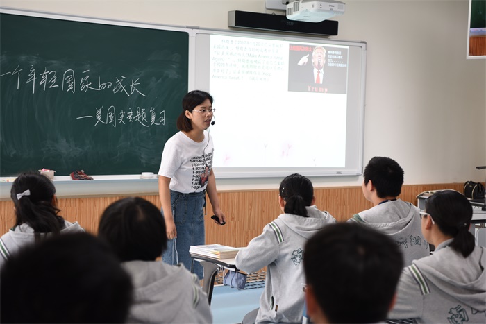 徐亮亮老师授课中.JPG