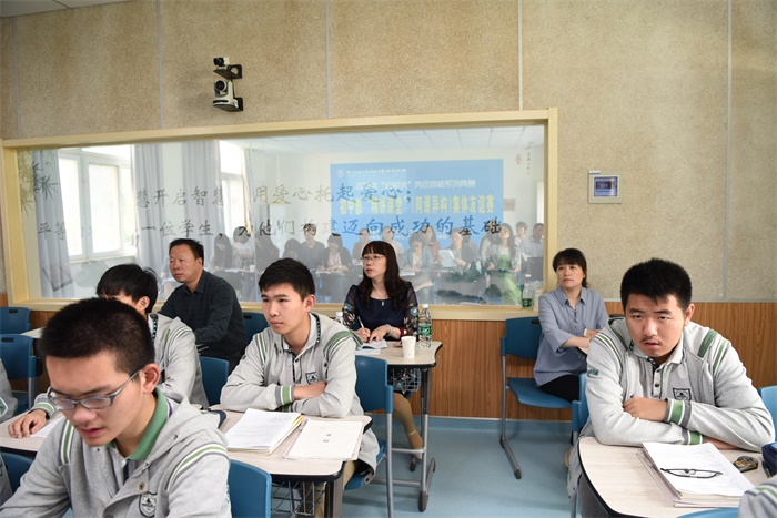 听课中.JPG