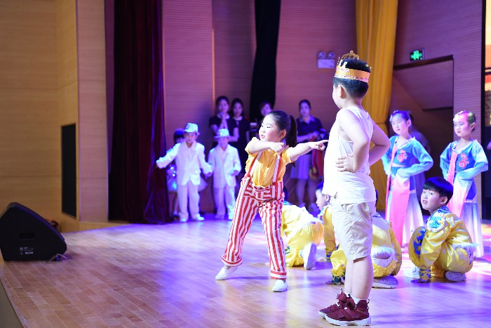 童心演绎精彩,快乐畅想希望--2018届大班毕业