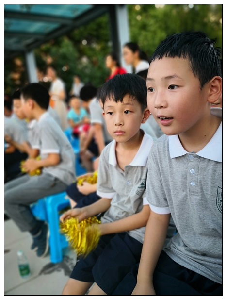 10.观众席上的我们看得真投入呀!.jpg