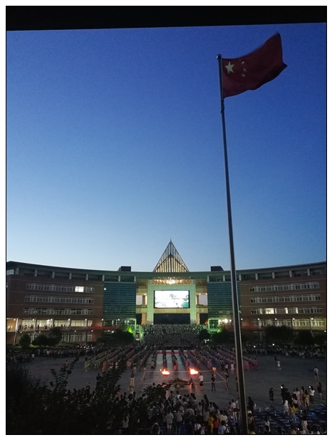 15.掌声、欢呼声、笑声,夜晚的分校成了欢乐的海洋。.jpg