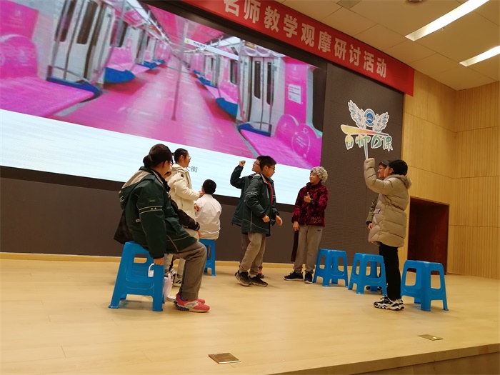 17班 话剧《On the metro》.jpg