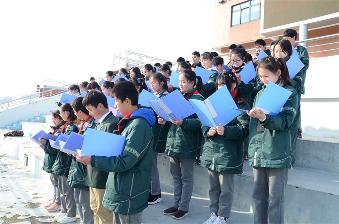 学生朗诵《少年中国说》.JPG