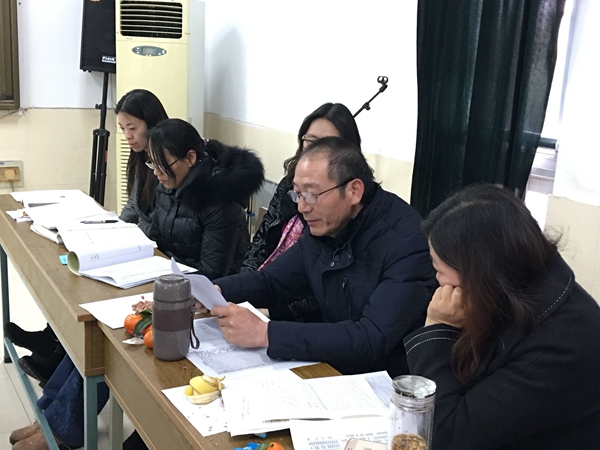 6.语文备课组长李文纲老师作备考措施交流.jpg