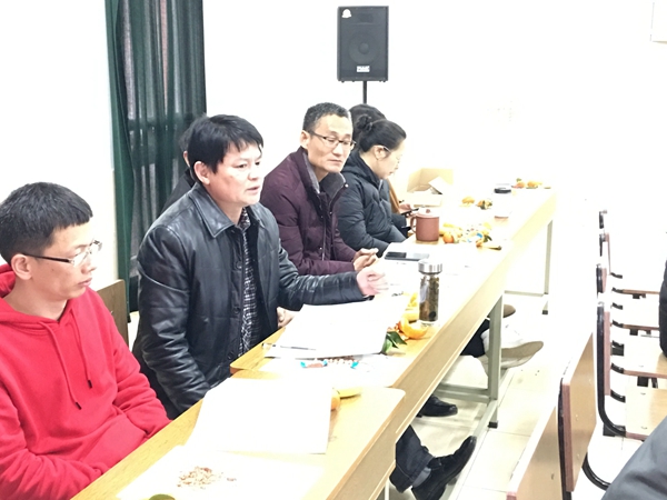 7.数学备课组长杨行保老师作备考措施交流.jpg