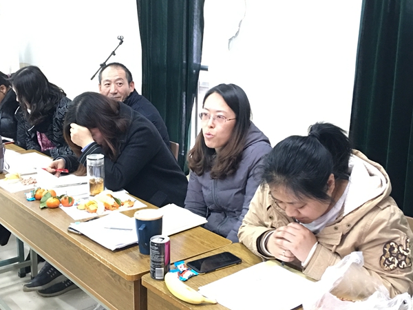 8.高三3班班主任颜晓芬老师作班级管理经验分享.jpg