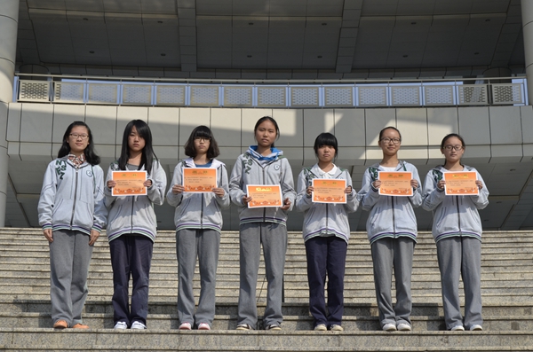 高中部举行第九周主题升旗仪式 -- 南京师范大