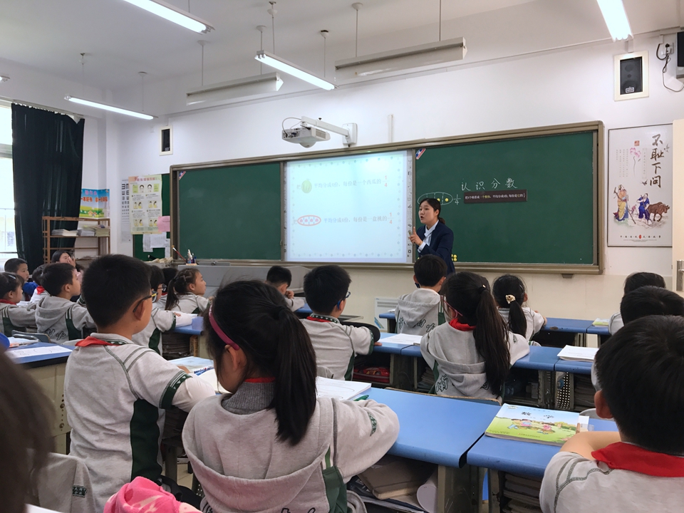 图2 廖晓春老师执教.JPG