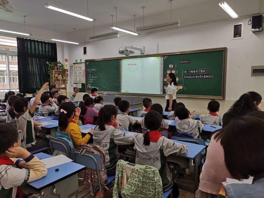 1556006101708843.jpg 图4 许莎莎老师执教.jpg