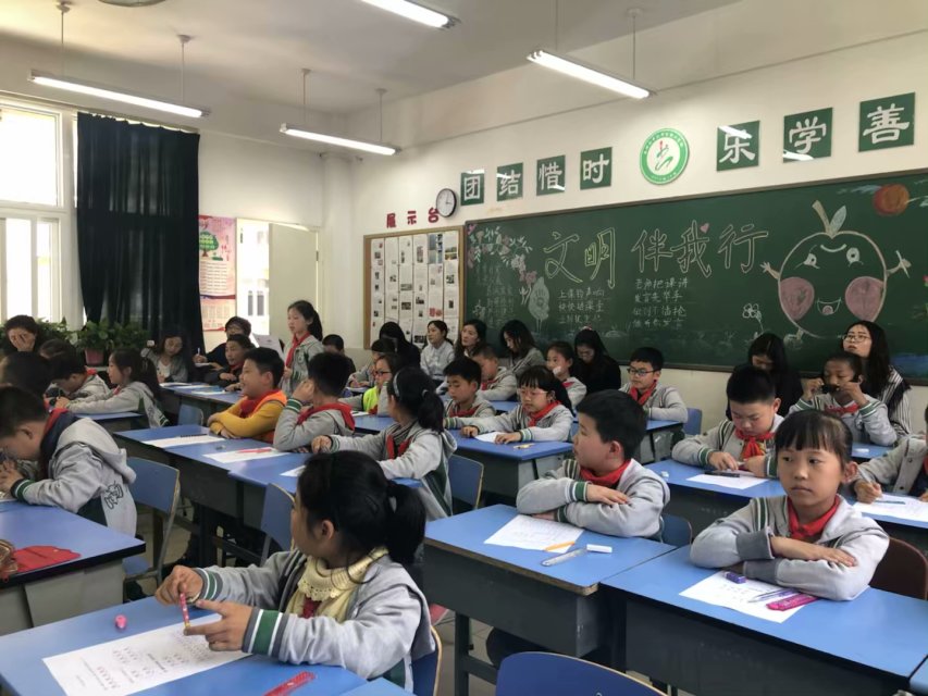 1556006112150797.jpg 图5 老师们听课.JPG