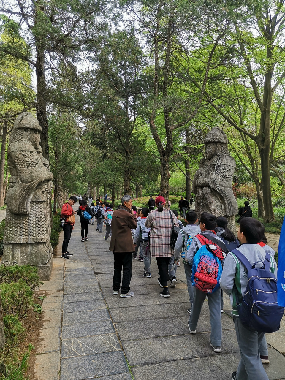 1556086633562569.jpg 3、漫步神道.jpg