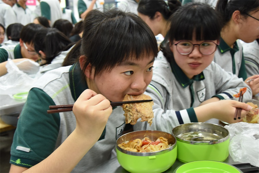 14基地饭菜香.JPG