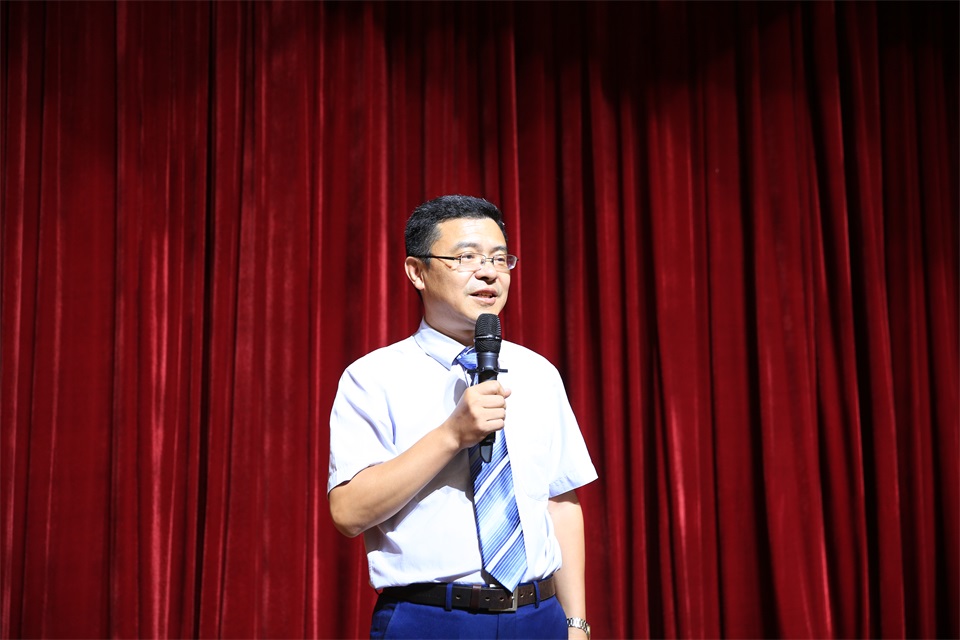 10党总支副书记李滔老师致辞.JPG