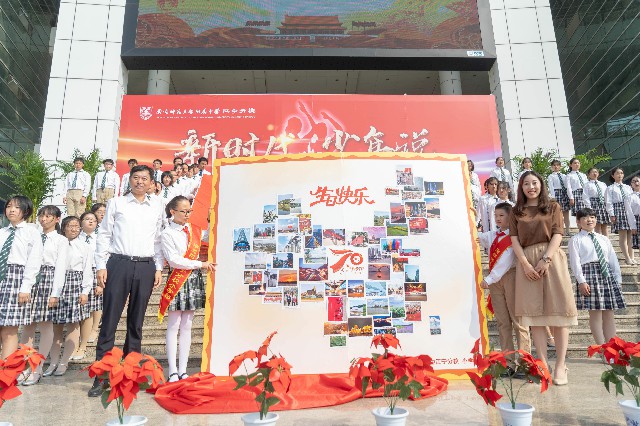 小学部献礼新中国成立70周年艺术作品《我眼中的祖国》.jpg