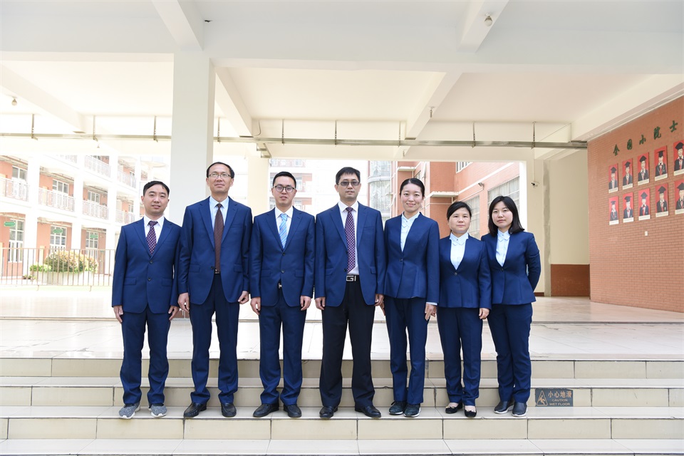 高中数学奥赛教练团队.JPG