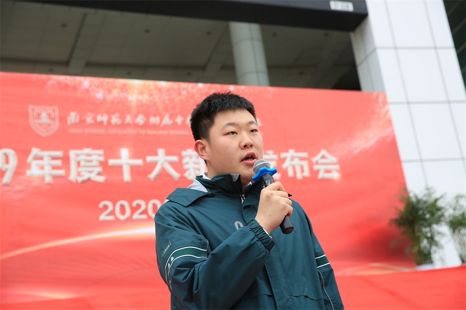 图10：高二中美（1）班徐阳同学抽取一等奖.JPG