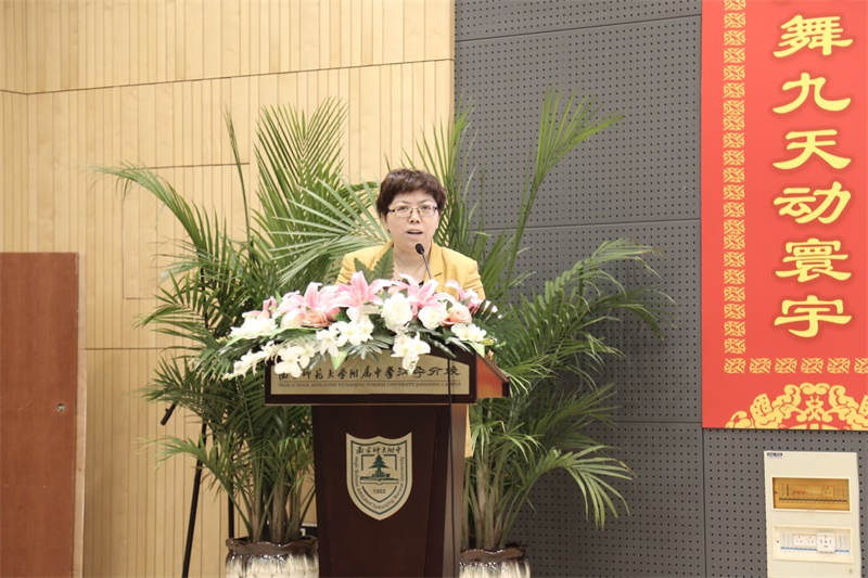 2、家长代表马艳梅女士发言.JPG