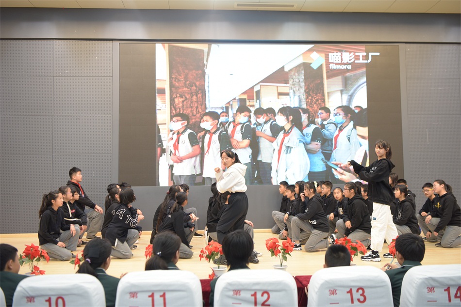 初二2班.JPG