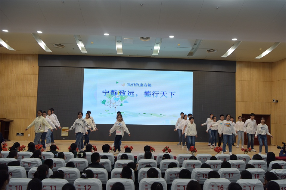初二15班.JPG