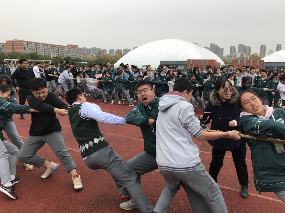 15初三15班拔河比赛.jpg