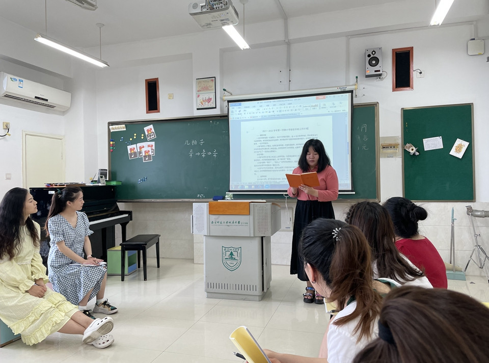 1631927268751402.jpg 音乐组教研活动1.jpg