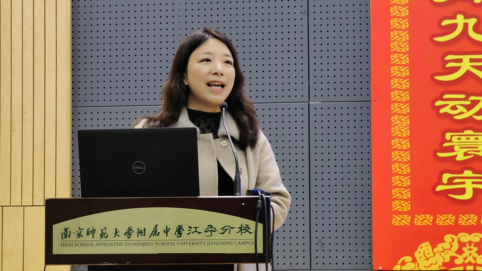 1645495894351113.jpg 1.李筱静老师作《让成长与科研共舞》主题讲座.jpg