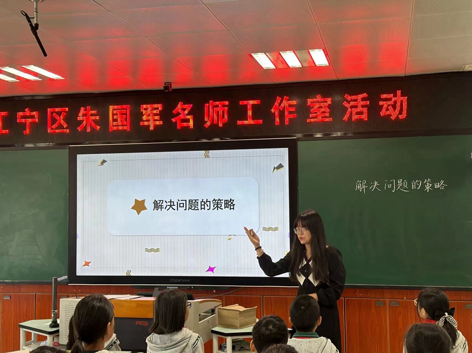 1700463173359410.jpg 黄博元老师上课.jpg