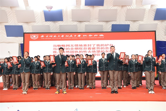 图9 诗歌朗诵.JPG