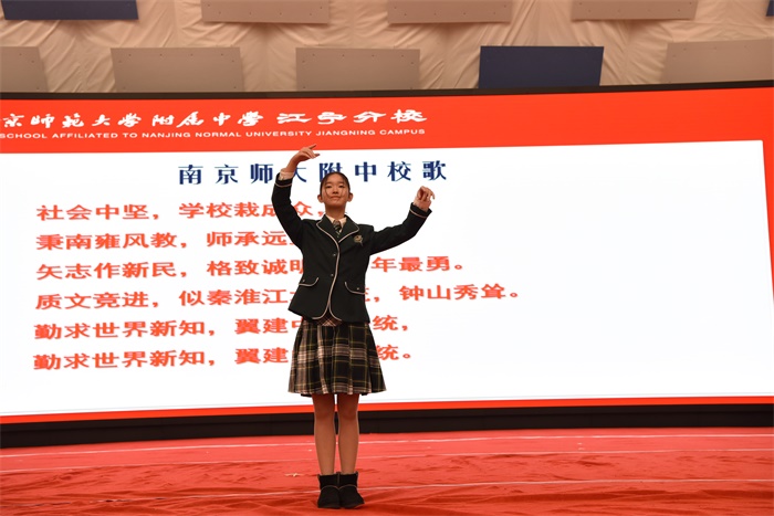 图15 校歌指挥初三20班王琦.JPG