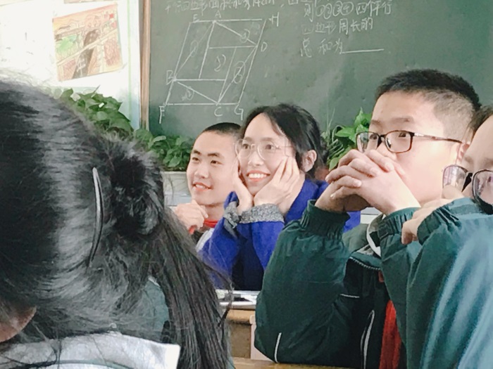 老班像花儿一样.jpg