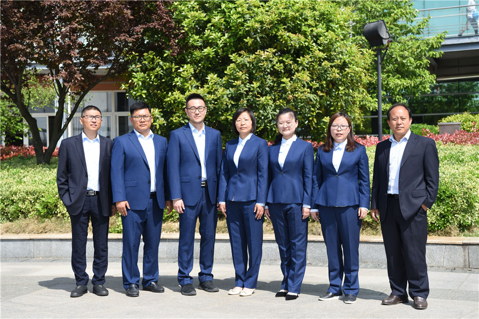 1556175780207004.jpg 初1数学竞赛团队7人.jpg