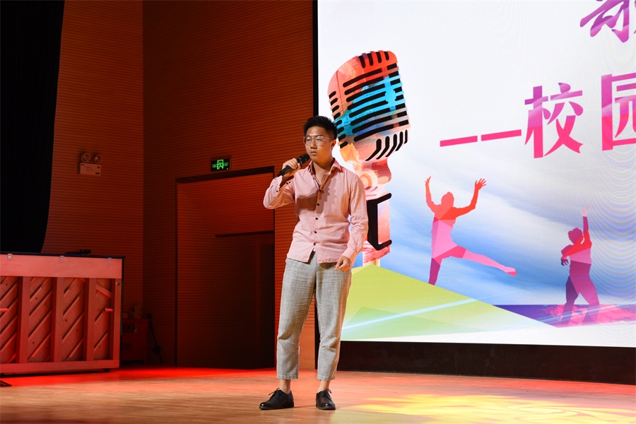 16、高二4班吕子健《阴天快乐》.JPG