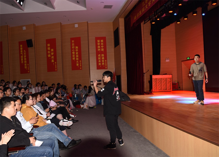 18、高二2班胡壶、杨东昊合唱《水手》.jpg