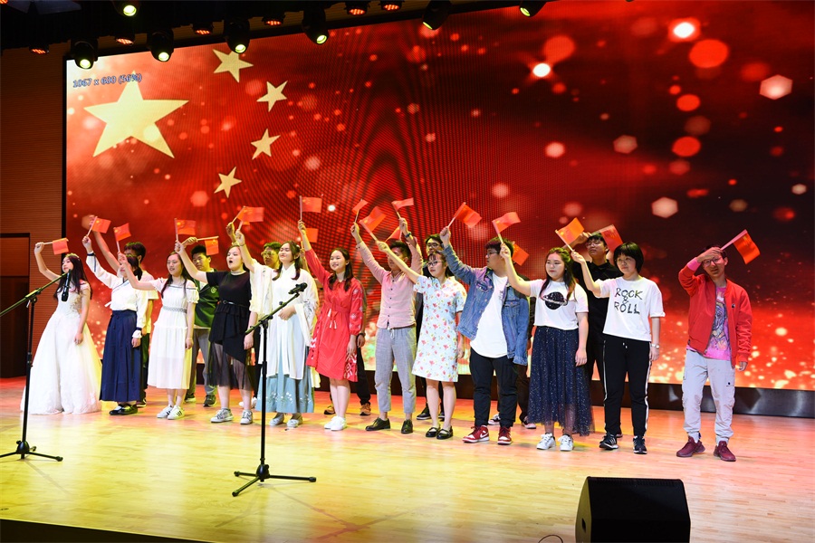 集体演唱《我爱你中国》.JPG