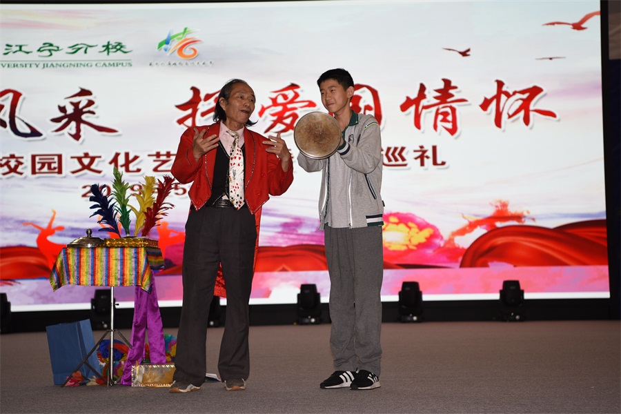 3魔术表演.JPG