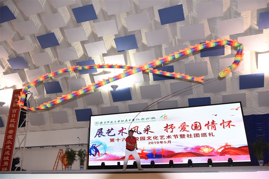6空竹表演.JPG