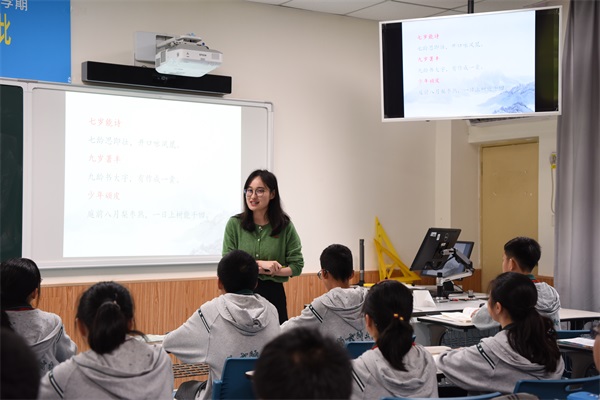 7、语文严雯雯老师上课.JPG