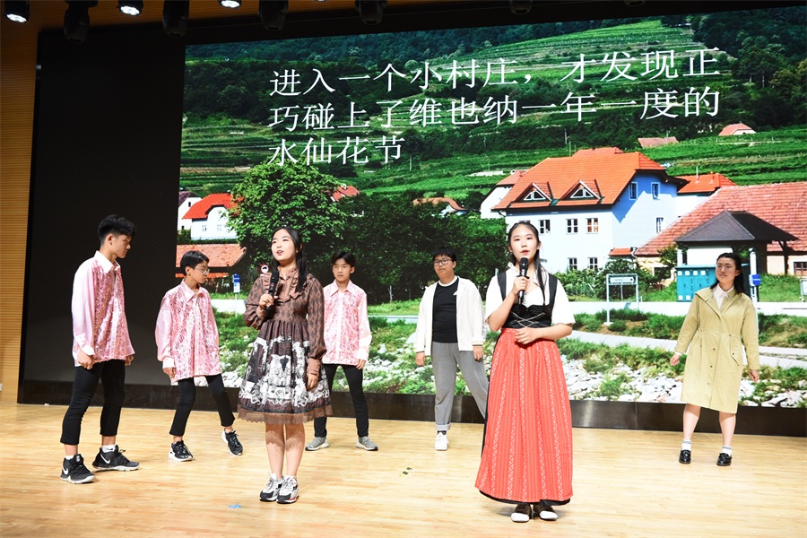 初二7班节目：音乐剧《维也纳奇遇记》.JPG