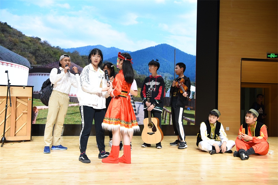 初二17班节目：音乐剧《你好——哈萨克斯坦》.JPG