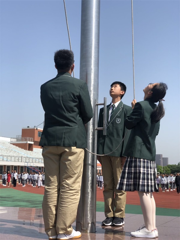 光荣的升旗手1.JPG