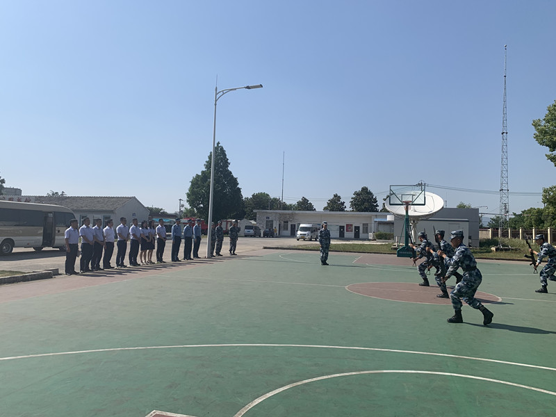 1558666202651725.jpg 5参观部队演练_副本.jpg